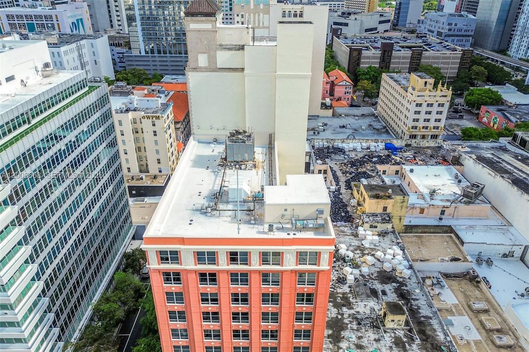 For Sale: $275,000 (1 beds, 1 baths, 615 Square Feet)
