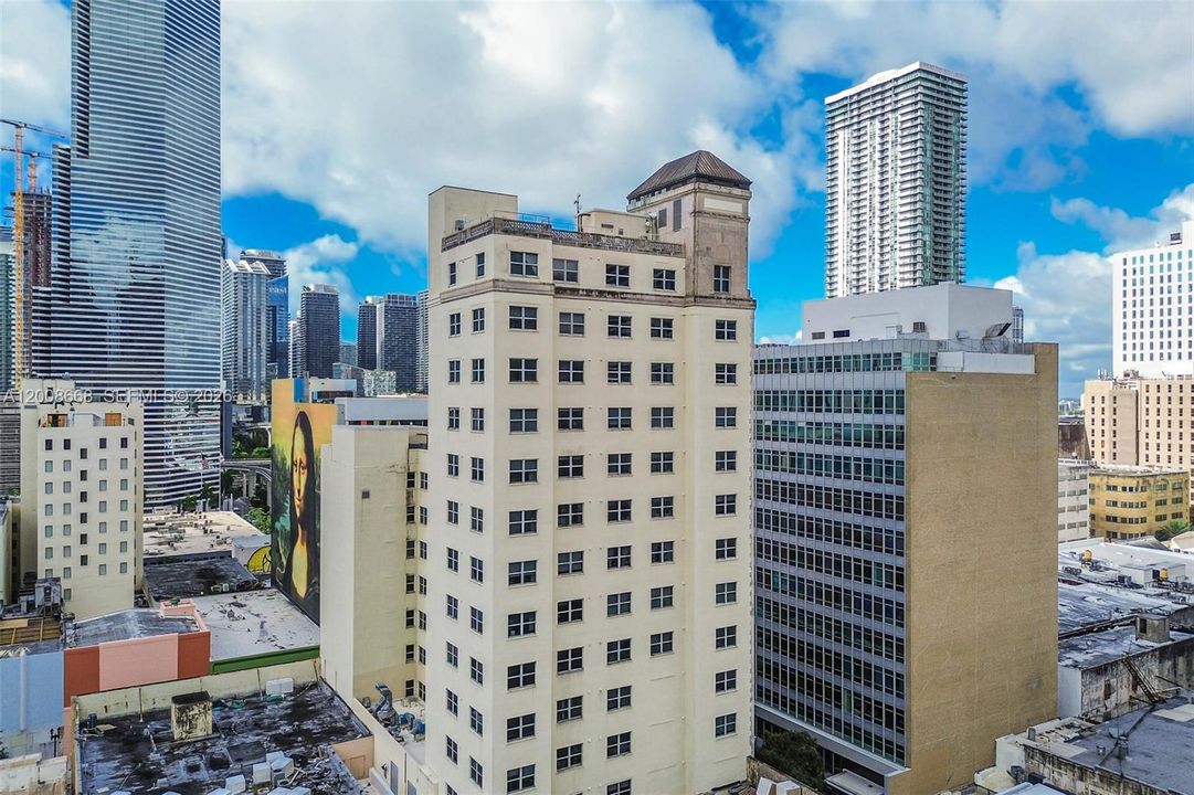 For Sale: $275,000 (1 beds, 1 baths, 615 Square Feet)