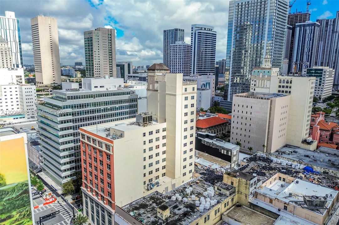 For Sale: $275,000 (1 beds, 1 baths, 615 Square Feet)