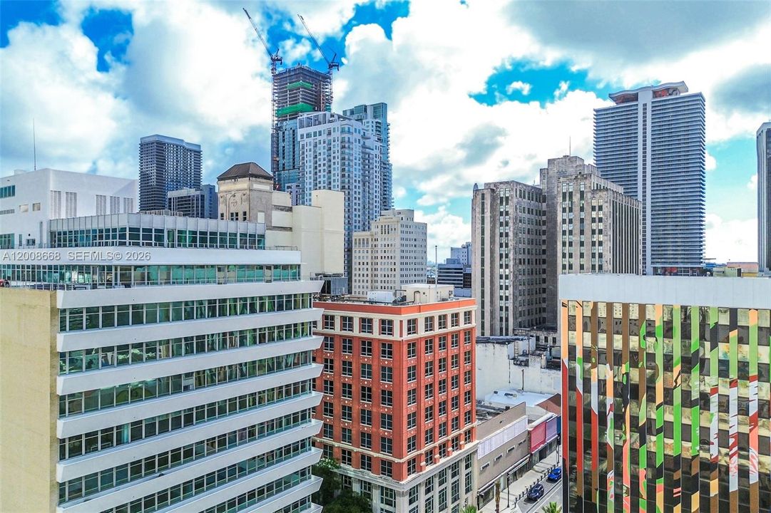 For Sale: $275,000 (1 beds, 1 baths, 615 Square Feet)