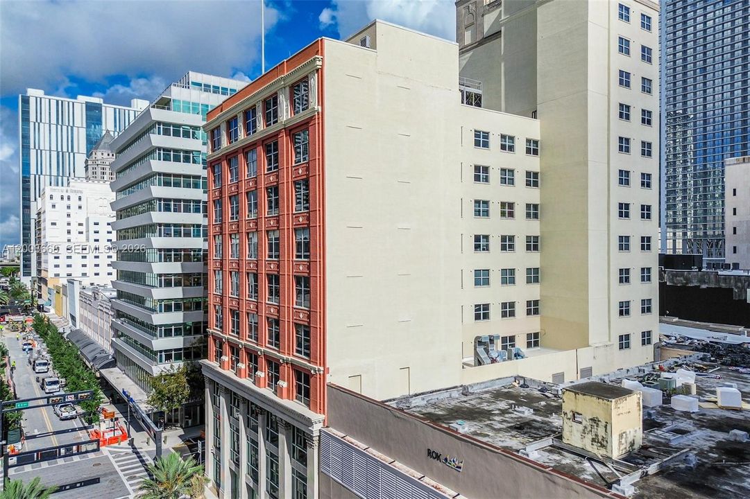 For Sale: $275,000 (1 beds, 1 baths, 615 Square Feet)