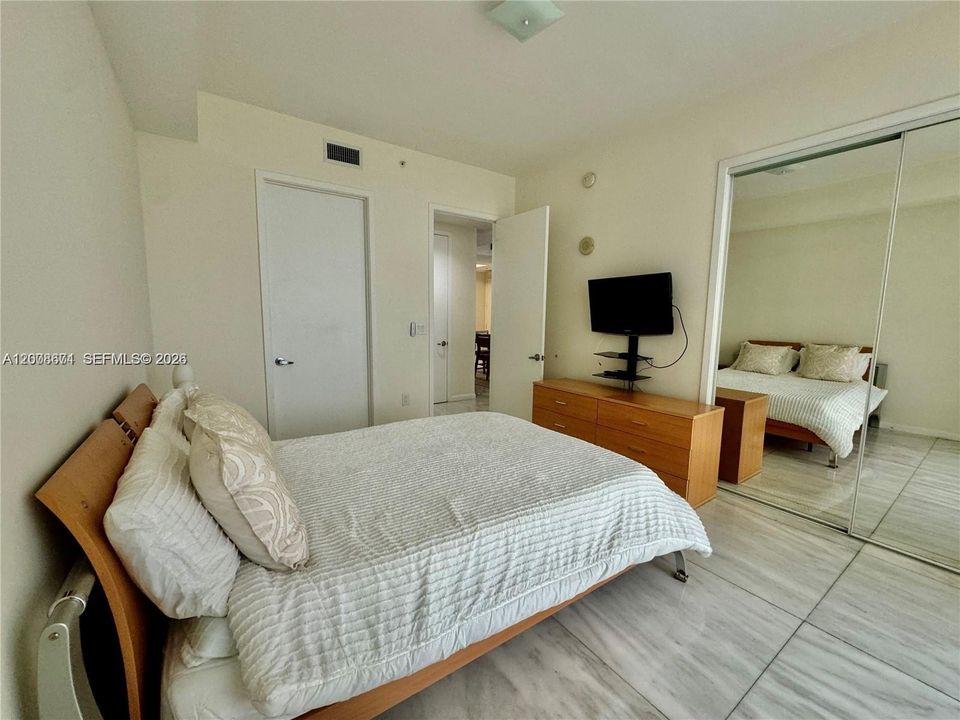 Recently Rented: $9,500 (3 beds, 3 baths, 2100 Square Feet)