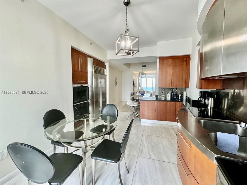 Recently Rented: $9,500 (3 beds, 3 baths, 2100 Square Feet)
