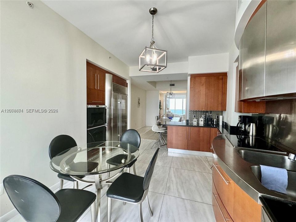 Recently Rented: $9,500 (3 beds, 3 baths, 2100 Square Feet)
