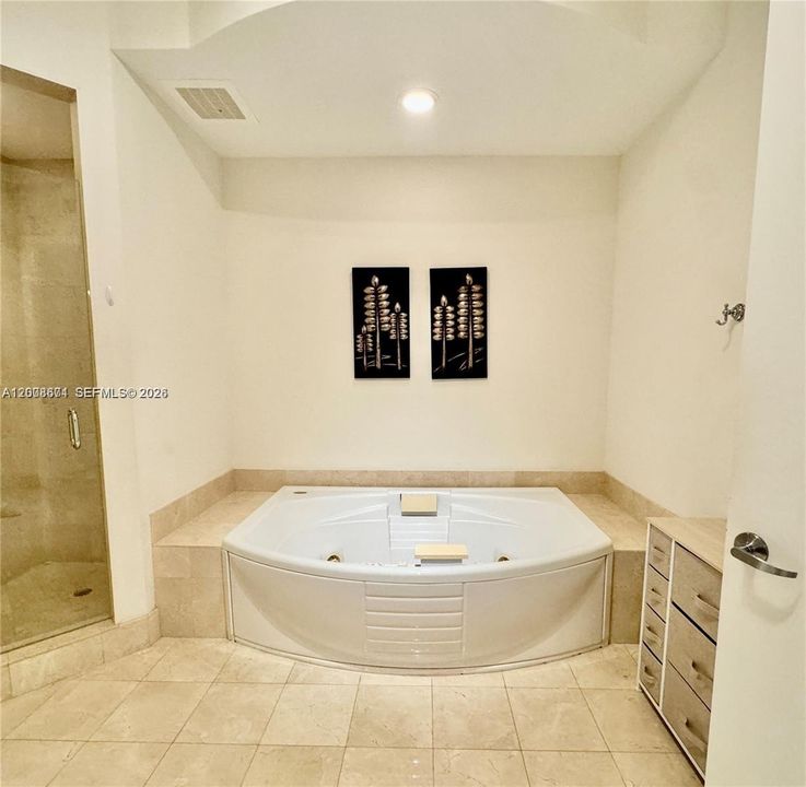 Recently Rented: $9,500 (3 beds, 3 baths, 2100 Square Feet)