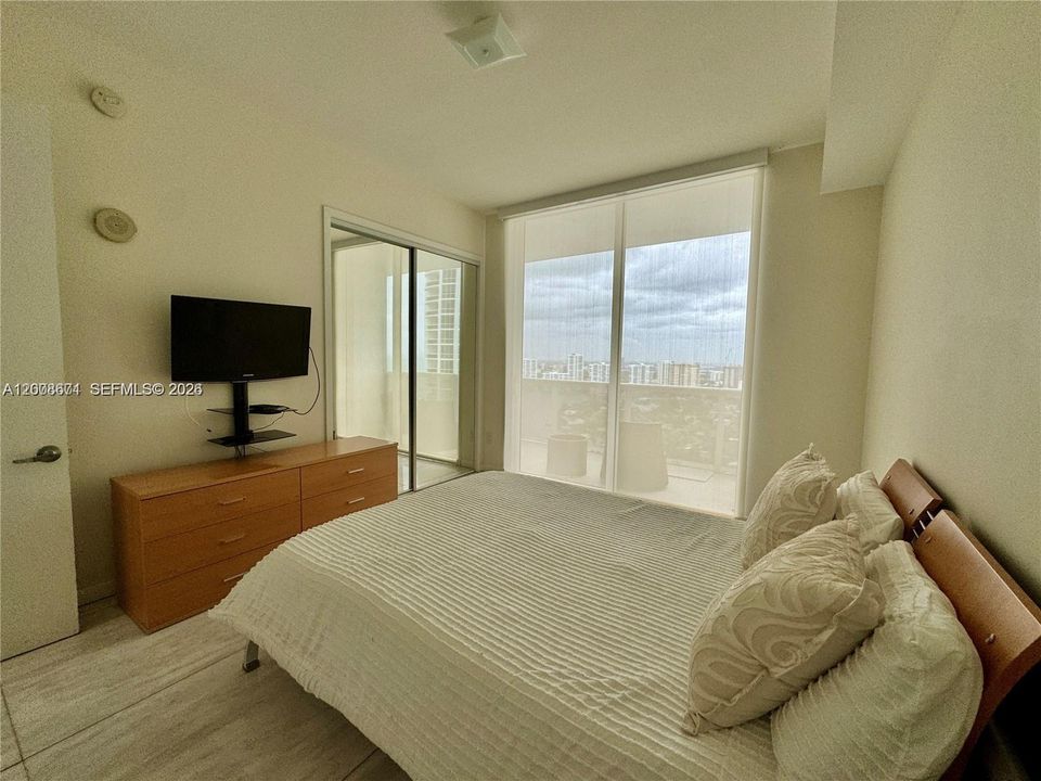 Recently Rented: $9,500 (3 beds, 3 baths, 2100 Square Feet)
