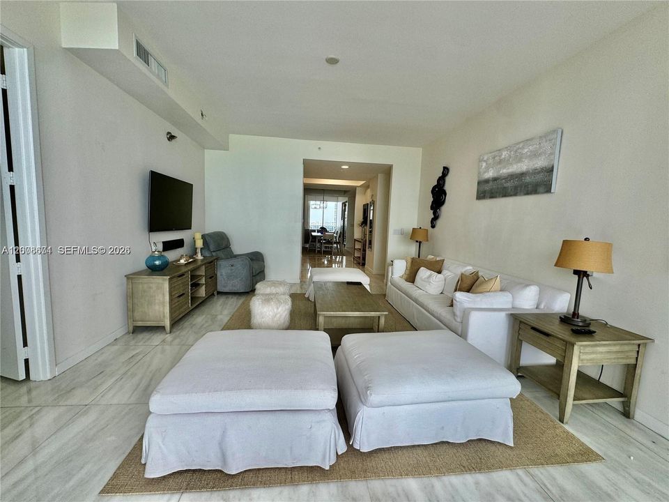 Recently Rented: $9,500 (3 beds, 3 baths, 2100 Square Feet)