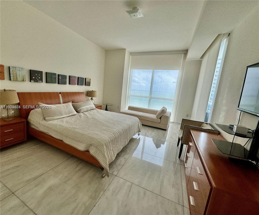 Recently Rented: $9,500 (3 beds, 3 baths, 2100 Square Feet)