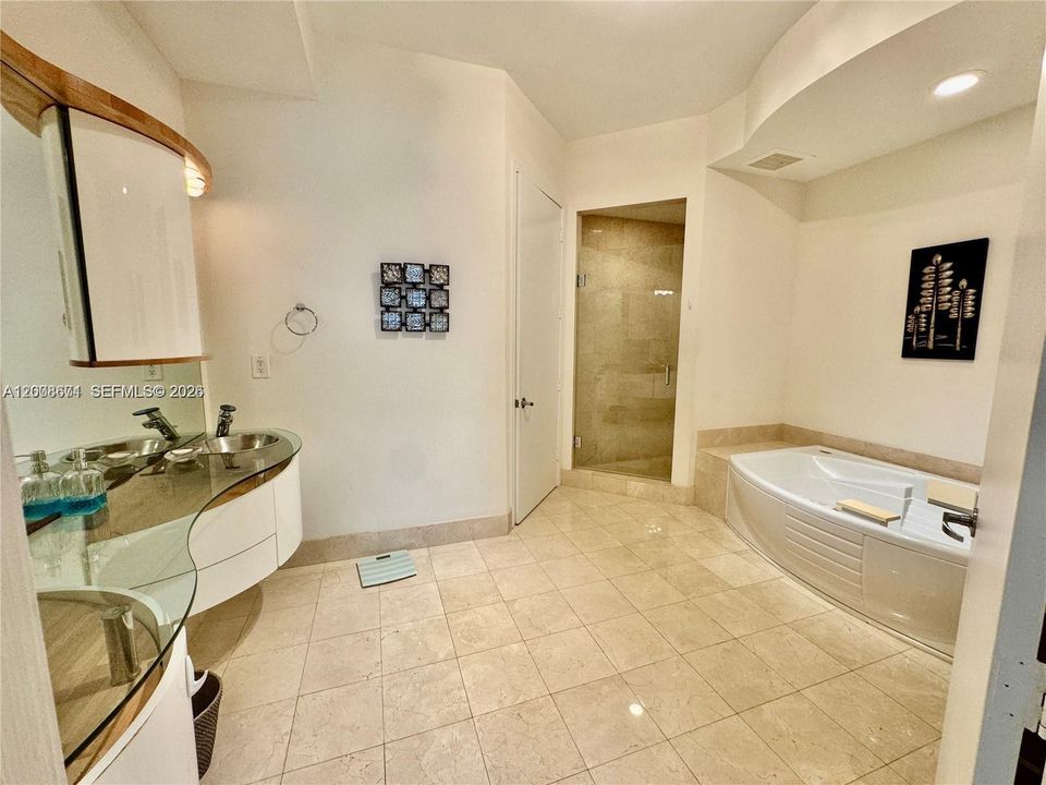 Recently Rented: $9,500 (3 beds, 3 baths, 2100 Square Feet)