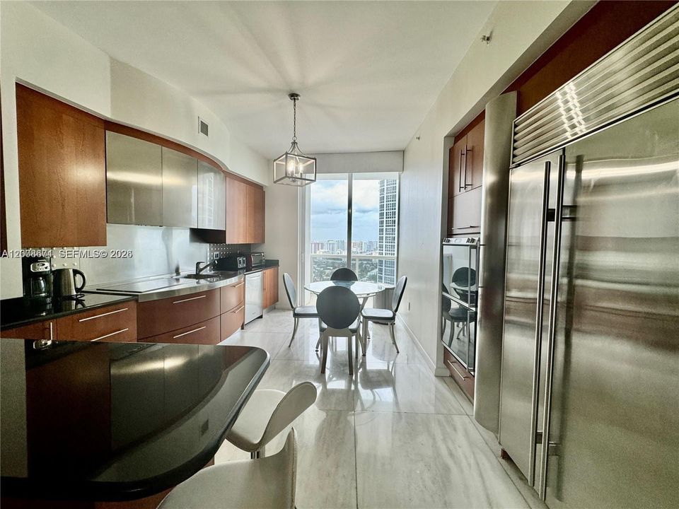 Recently Rented: $9,500 (3 beds, 3 baths, 2100 Square Feet)