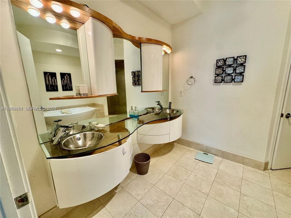 Recently Rented: $9,500 (3 beds, 3 baths, 2100 Square Feet)