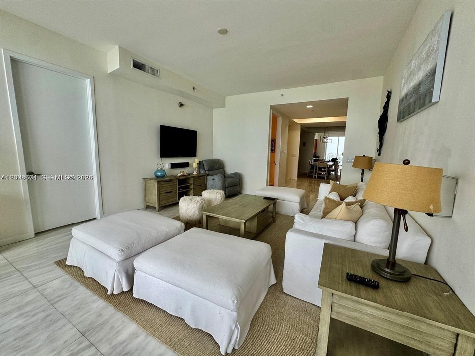 Recently Rented: $9,500 (3 beds, 3 baths, 2100 Square Feet)