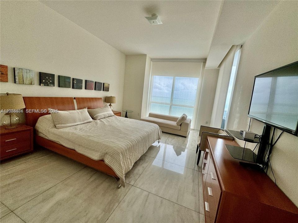 Recently Rented: $9,500 (3 beds, 3 baths, 2100 Square Feet)