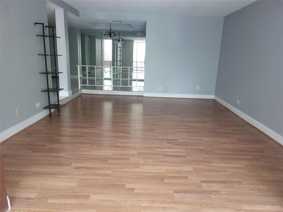 L.R with balcony 3720