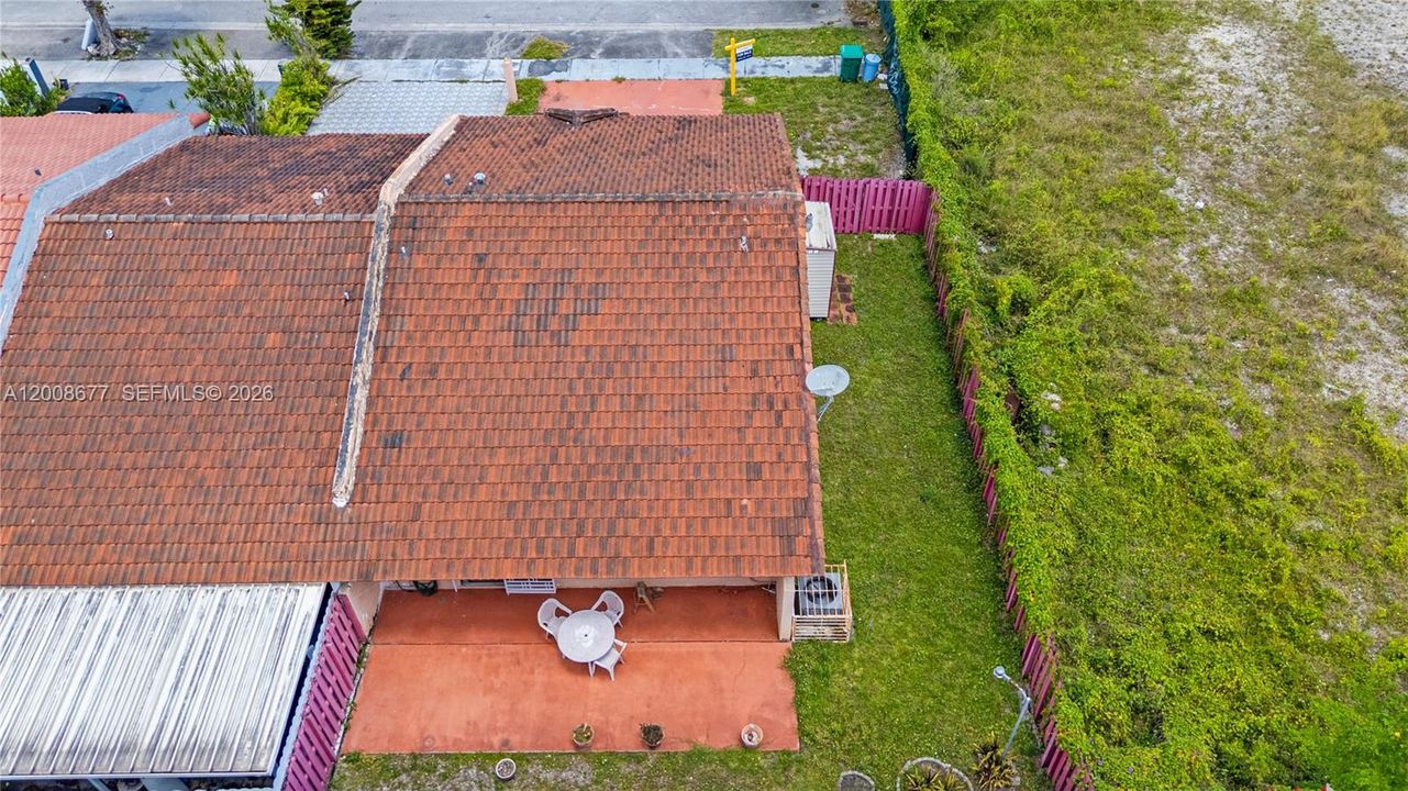 Под контрактом: $499,999 (3 спален, 2 ванн, 1118 Квадратных фут)
