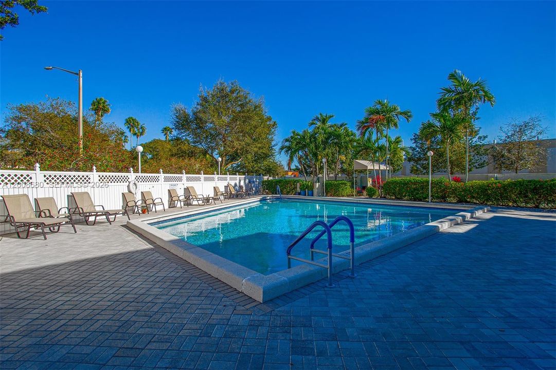 For Sale: $212,600 (2 beds, 2 baths, 850 Square Feet)
