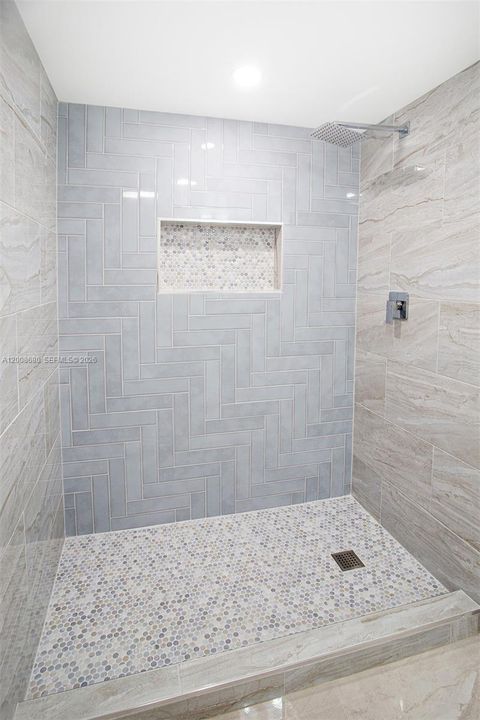 For Sale: $212,600 (2 beds, 2 baths, 850 Square Feet)