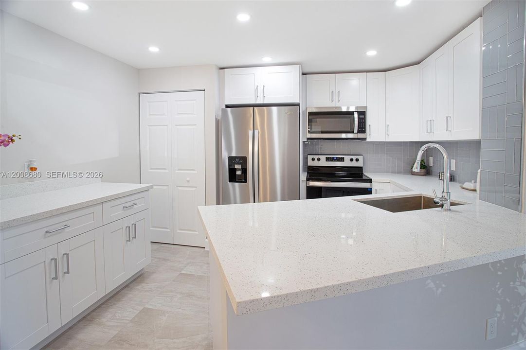 For Sale: $212,600 (2 beds, 2 baths, 850 Square Feet)