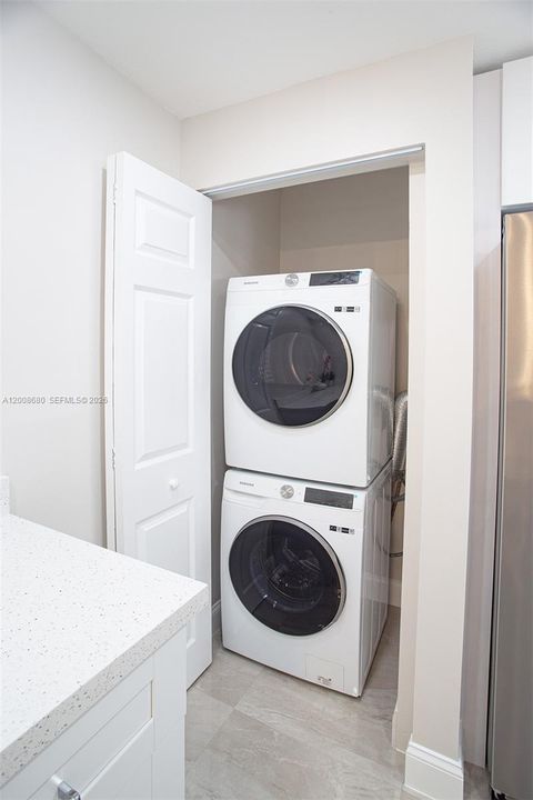 For Sale: $212,600 (2 beds, 2 baths, 850 Square Feet)