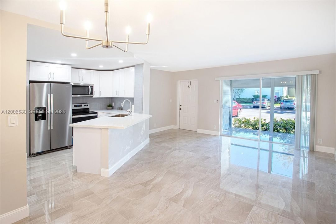 For Sale: $212,600 (2 beds, 2 baths, 850 Square Feet)