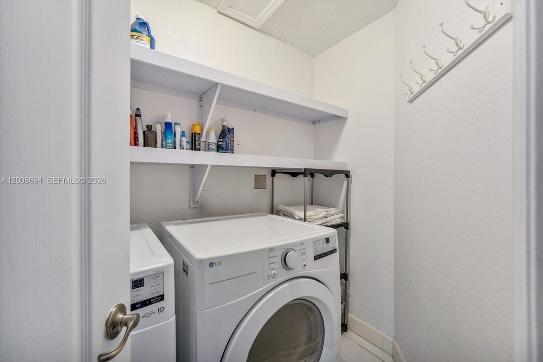 Activo con contrato: $850,000 (4 camas, 2 baños, 1934 Pies cuadrados)