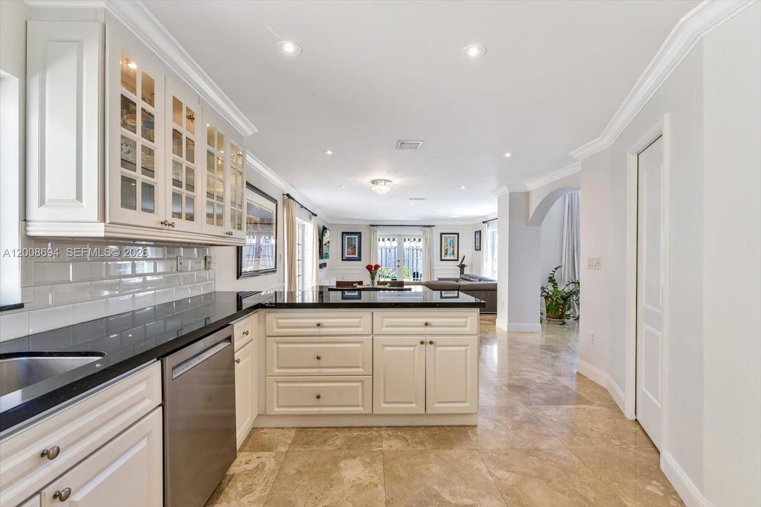 Activo con contrato: $850,000 (4 camas, 2 baños, 1934 Pies cuadrados)