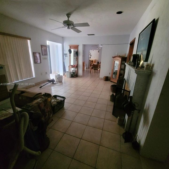 En Venta: $2,400,000 (5 camas, 3 baños, 2628 Pies cuadrados)