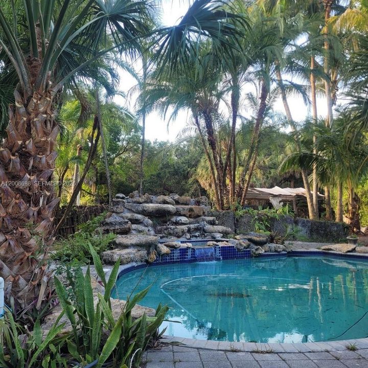 En Venta: $2,400,000 (5 camas, 3 baños, 2628 Pies cuadrados)
