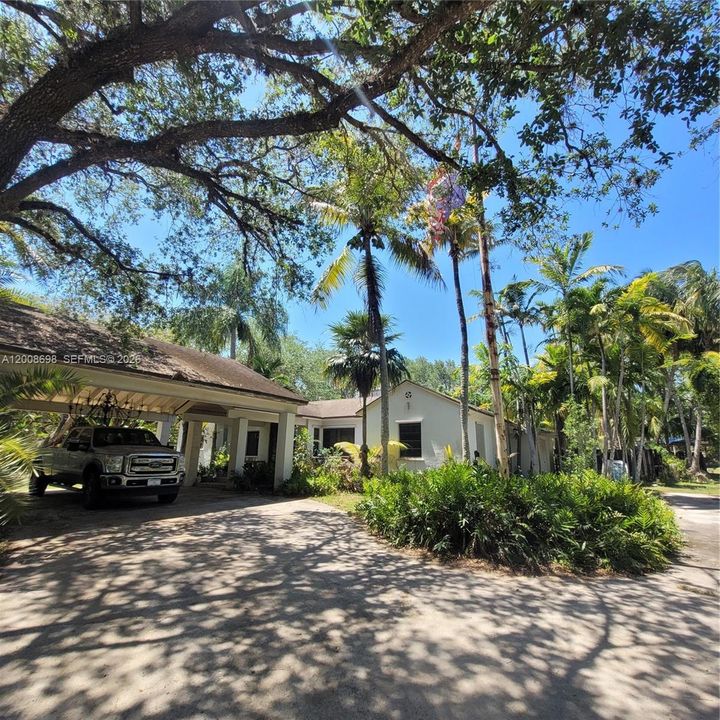 En Venta: $2,400,000 (5 camas, 3 baños, 2628 Pies cuadrados)