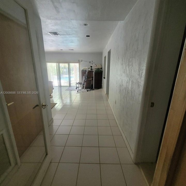 En Venta: $2,400,000 (5 camas, 3 baños, 2628 Pies cuadrados)