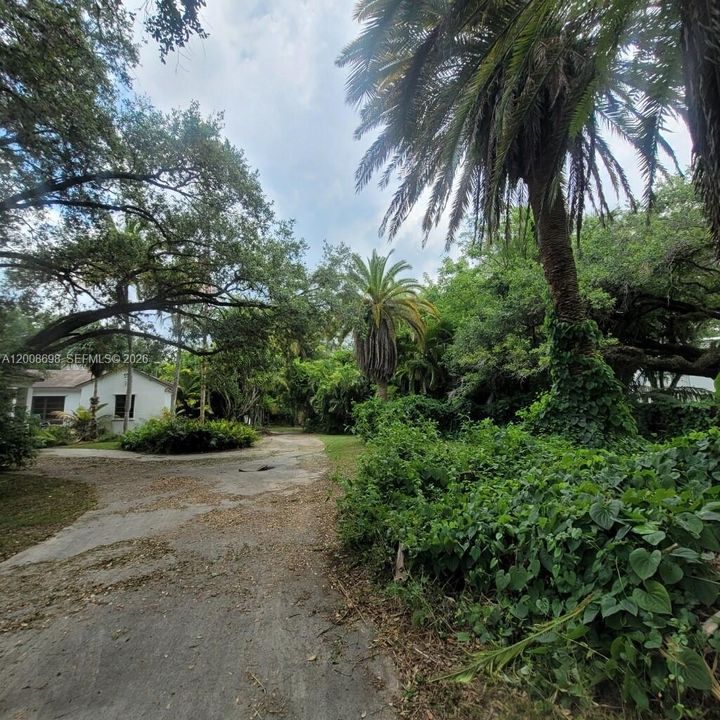 En Venta: $2,400,000 (5 camas, 3 baños, 2628 Pies cuadrados)