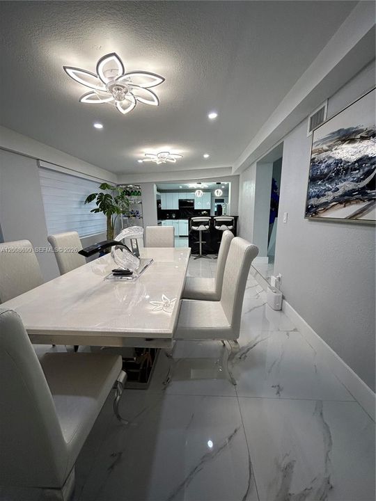Activo con contrato: $895,000 (7 camas, 3 baños, 2843 Pies cuadrados)