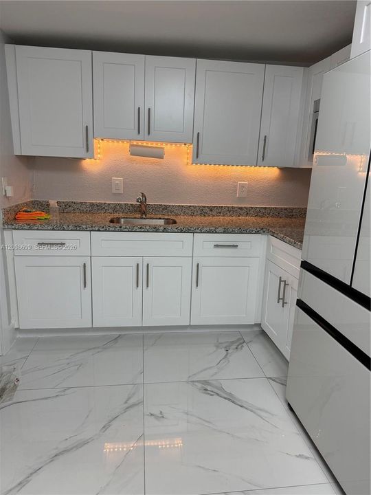 Activo con contrato: $895,000 (7 camas, 3 baños, 2843 Pies cuadrados)