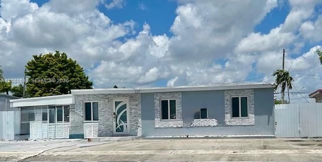 Activo con contrato: $895,000 (7 camas, 3 baños, 2843 Pies cuadrados)