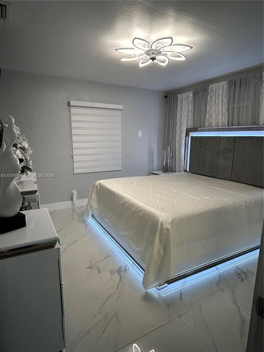 Activo con contrato: $895,000 (7 camas, 3 baños, 2843 Pies cuadrados)