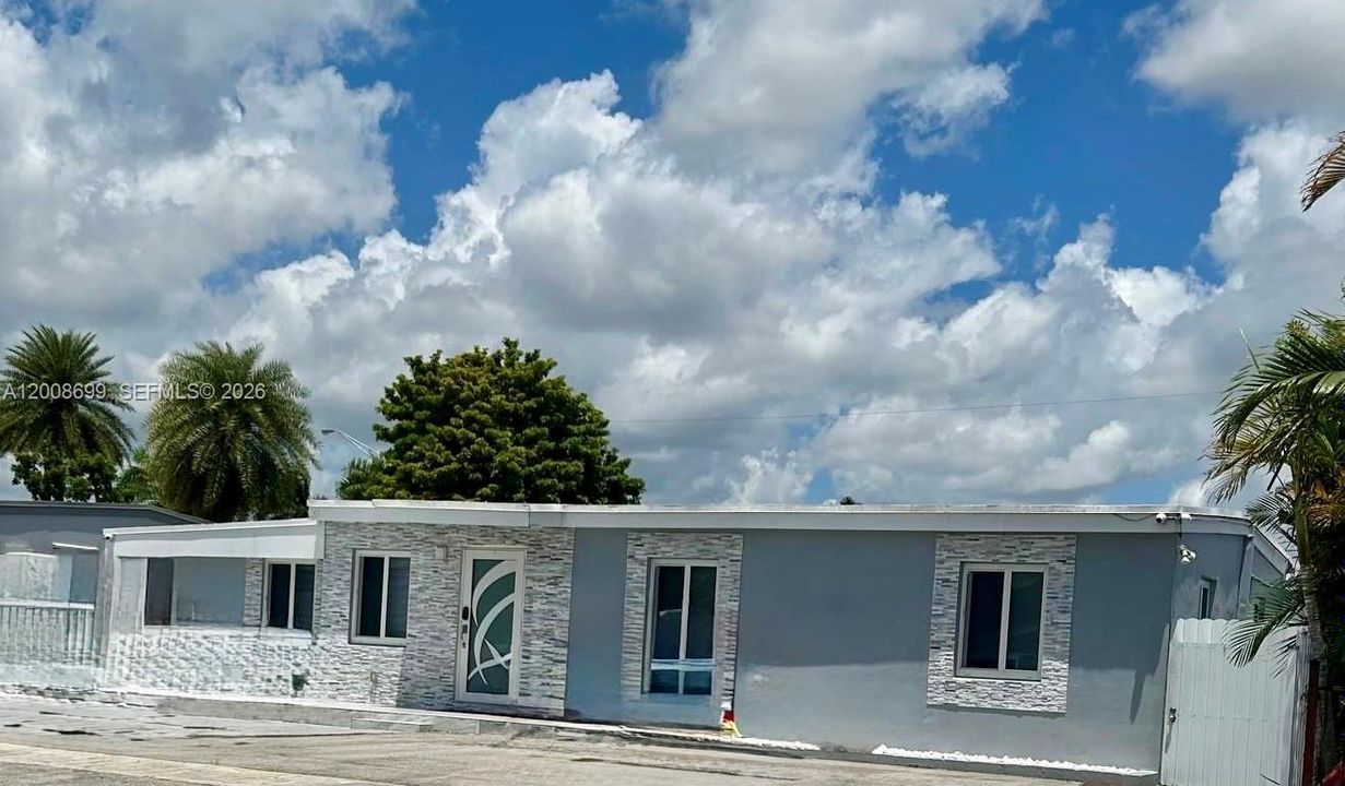 Activo con contrato: $895,000 (7 camas, 3 baños, 2843 Pies cuadrados)