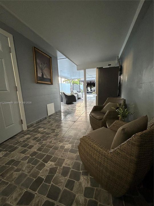 Activo con contrato: $895,000 (7 camas, 3 baños, 2843 Pies cuadrados)