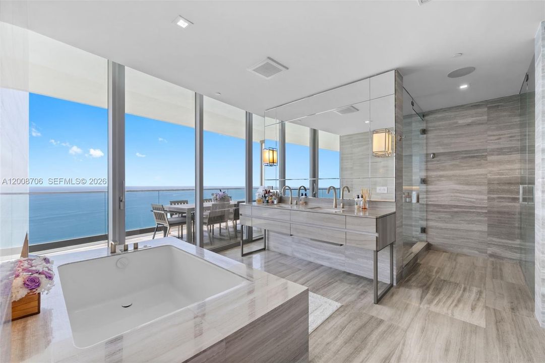 En Venta: $7,498,000 (4 camas, 5 baños, 3481 Pies cuadrados)