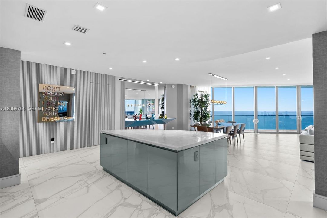 En Venta: $7,498,000 (4 camas, 5 baños, 3481 Pies cuadrados)