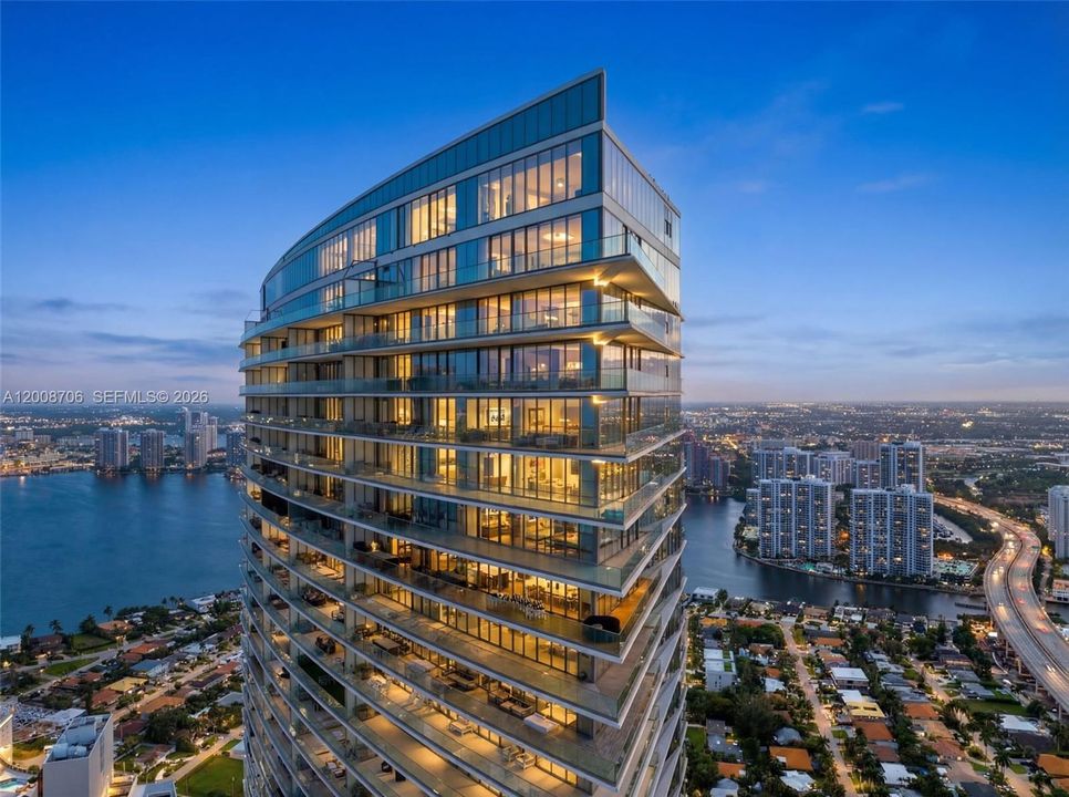 En Venta: $7,498,000 (4 camas, 5 baños, 3481 Pies cuadrados)