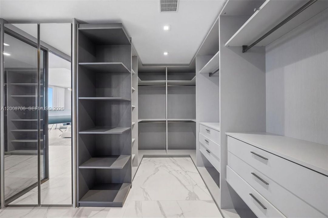 En Venta: $7,498,000 (4 camas, 5 baños, 3481 Pies cuadrados)