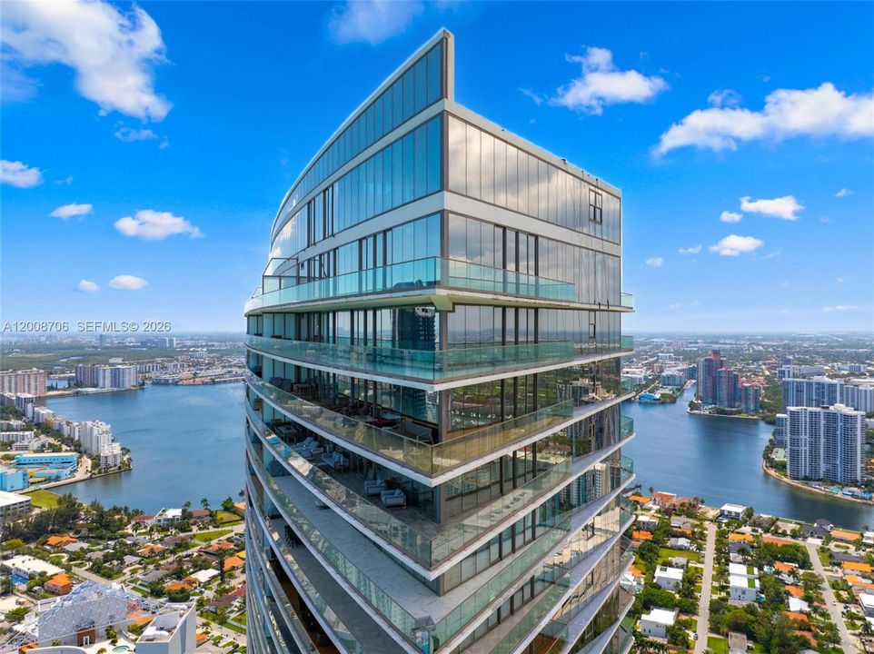 En Venta: $7,498,000 (4 camas, 5 baños, 3481 Pies cuadrados)
