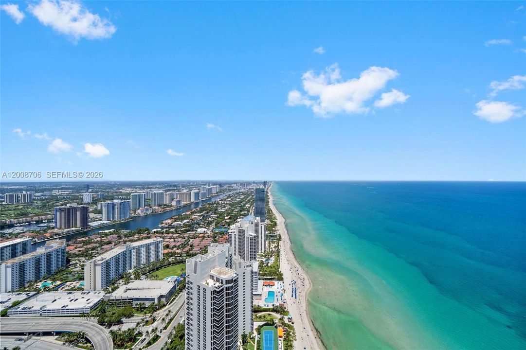 En Venta: $7,498,000 (4 camas, 5 baños, 3481 Pies cuadrados)