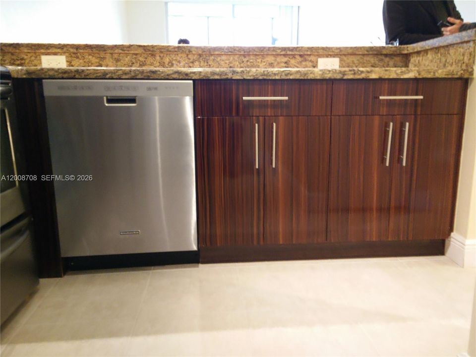 Activo con contrato: $1,750 (1 camas, 1 baños, 900 Pies cuadrados)