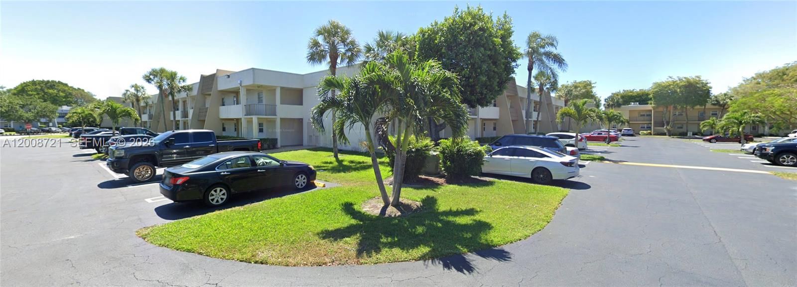 For Sale: $149,000 (1 beds, 1 baths, 825 Square Feet)