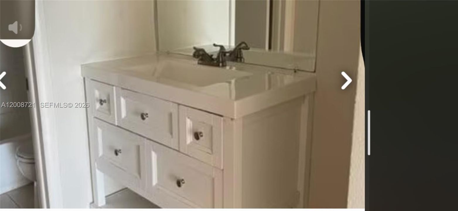 For Sale: $149,000 (1 beds, 1 baths, 825 Square Feet)
