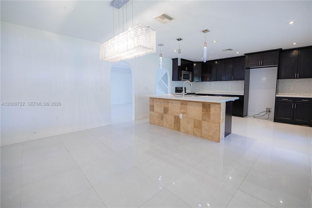 For Sale: $725,000 (4 beds, 2 baths, 2592 Square Feet)