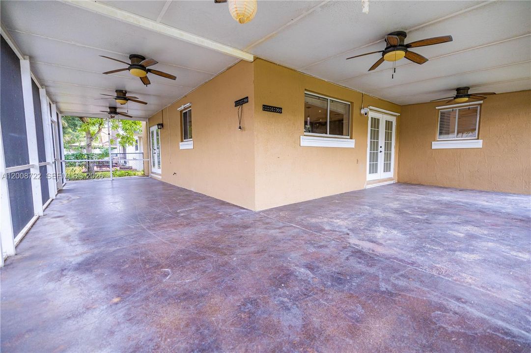 For Sale: $725,000 (4 beds, 2 baths, 2592 Square Feet)
