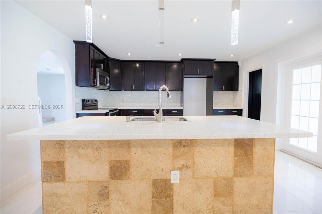 For Sale: $725,000 (4 beds, 2 baths, 2592 Square Feet)