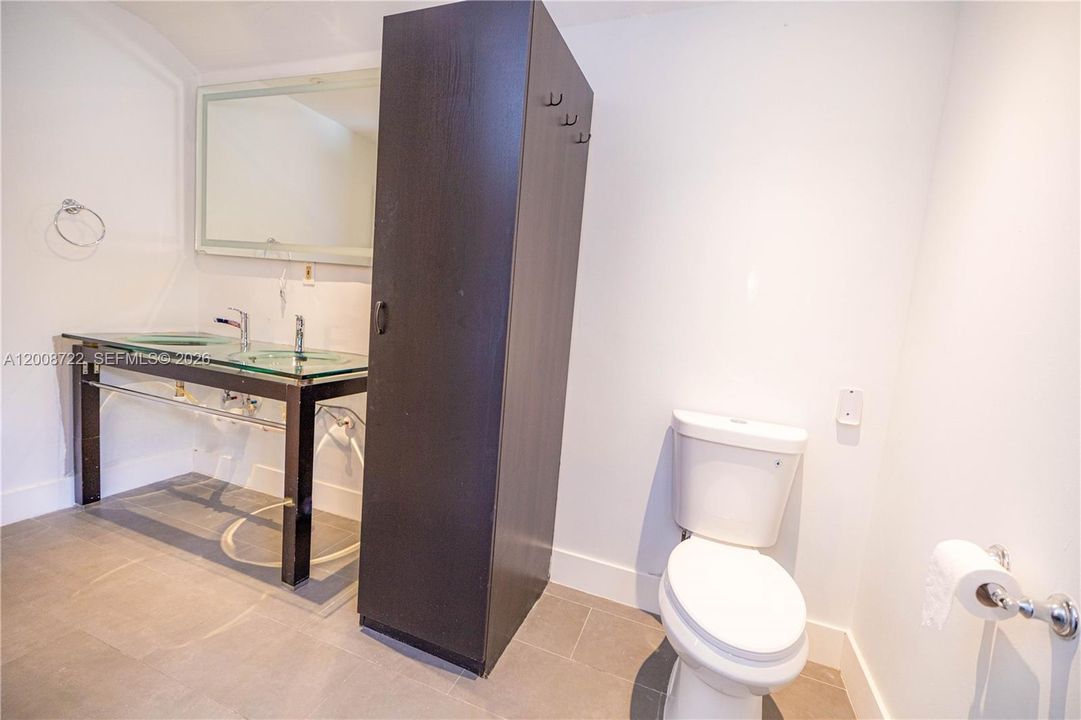 For Sale: $725,000 (4 beds, 2 baths, 2592 Square Feet)